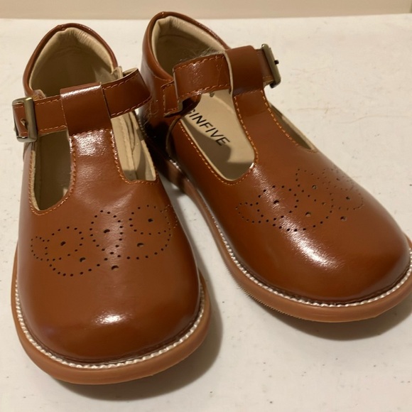 NWOT Girls 13 Ginfive Brown T strap Shoes Rubber Non Marking Soles Back 2 School - Picture 1 of 6